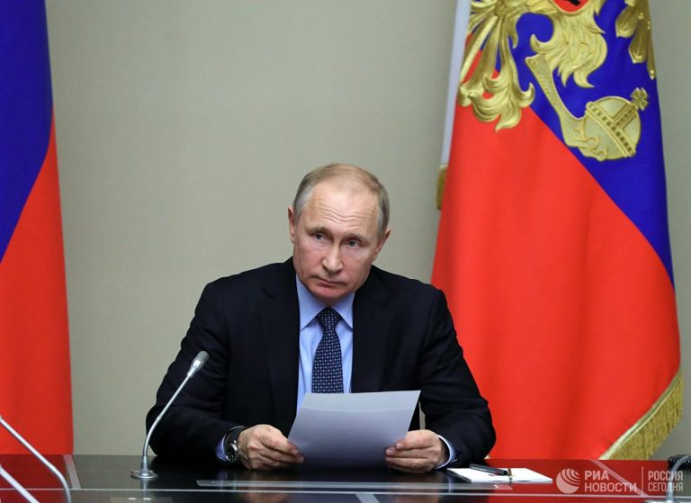 Путин подписал указ о повышении пособий по уходу за детьми-инвалидами